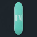 Modern 3-Initialer-monogram | Vit på Aqua Skateboard Bräda 20,5 Cm<br><div class="desc">Klassi,  djärv och modern..</div>