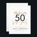 Modern 50:e Födelsedag Enkel Snygg Elegant Skrift Inbjudan Vykort<br><div class="desc">Modern 50-årsdag med enkel snyggt elegant guld-skript och geometrisk 50-årsdag inbjudan. Modern geometrisk bakerska mönster. En del av en samling.</div>