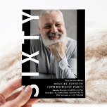 Modern 60:e Födelsedagsfest inbjudan-foto, 60:e Inbjudningar<br><div class="desc">Modern 60:e födelsedagsinbjudan - Design har en svart bakgrund som kan ändras till valfritt färg,  ett porträtt-foto,  texten "SIXTY" i fet vitt teckensnitt och en elegant födelsedagsfest-mall som lätt kan vara personlig. Snyggt,  trendig och perfekt i alla åldrar!</div>
