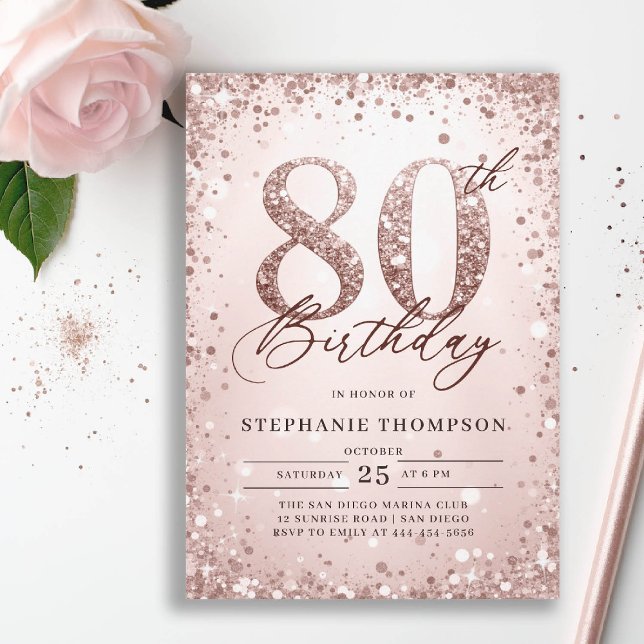 Modern 80:e födelsedag i glitter Ro Inbjudningar (80th birthday invitation for women her glitter sparkle rose gold elegant glam luxury calligraphy)
