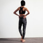 Modern Abstrakt Black and White Line Ansikte Mönst Leggings<br><div class="desc">En abstrakt design med vit teckning av kvinnor med olika syn visas i ett modernt mönster med svart bakgrund.</div>