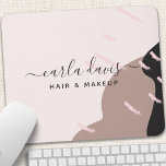 Modern Abstrakt Elegant Chic Makeup Artist Musmatta<br><div class="desc">Modern Abstrakt Elegant Chic Makeup Artist Mouse Pad. Den här designen har svart,  dammig ro och rosa abstrakt inslag med ett namnteckning skriptteckensnitt stil. Perfekt för konstnärer,  stilister,  salonägare,  kosmetologer med mera!</div>