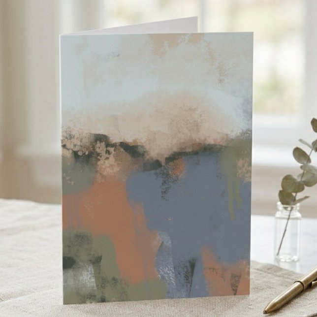 Modern abstrakt jordtoner penseldragskonst kort (A stylish abstract greeting card for friends to celebrate any occasion with modern art flair.)