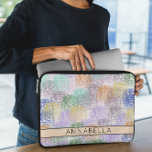 Modern Abstrakt-utskrift Laptop Fodral<br><div class="desc">Skydda din teknik i stil med den moderna Abstrakten Print Laptop sleeve, designad för både funktionalitet och smidighet. Sleeven har en contemporary abstrakt mönster med feta former och pulserande färg, och gör en påstående samtidigt som den skyddar din bärbara dator. Den är gjord av en tålig, lätt neopren och erbjuder...</div>