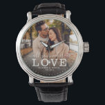 Modern ALLT DU BEHÖVER ÄR fotoskriptet KÄRLEK Bröl Armbandsur<br><div class="desc">Modern chic fotoklocka med handskript och modern typografi: Allt du behöver är Kärlek "vid sidan av dina egna namn och bröllop-datum. Anpassa med ditt favoritfoto och din favoritinformation. Underbar gåva till nygifta,  en årsdag eller Alla hjärtans dag!</div>