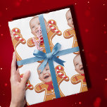Modern Anpassningsbar Ansikte Photo Gingertea Jula Presentpapper<br><div class="desc">Modern Anpassningsbar Ansikte Photo Gingertea Julafton baby, , Byt ut ansikte i detta Gingerbröd med ditt favoritfoto (se till att du har skörd så mycket till ansikte som möjligt och använda en app för att ta bort bakgrunden) och anpassa denna roliga Helgdag för julklappning Papper med din unge, make eller...</div>