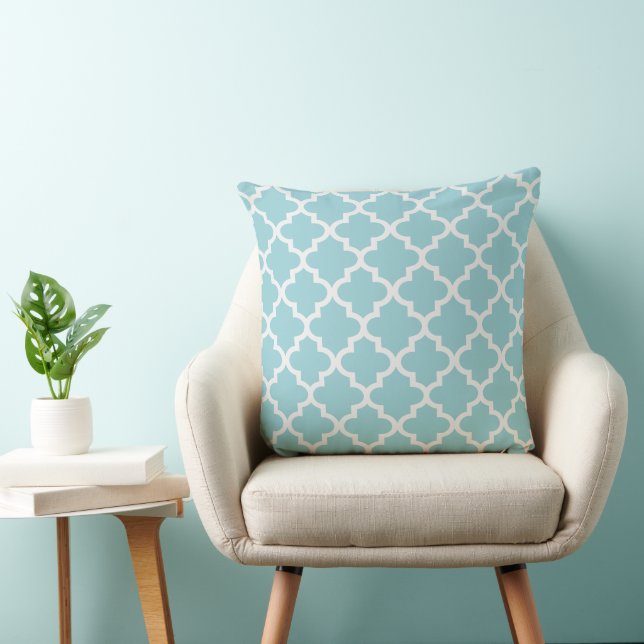 Modern Aqua Blue och White Quatrefoil Mönster Kudde (Stol)