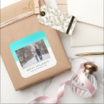 Modern Aqua Blue Photo Fyrkantigt Klistermärke<br><div class="desc">Upptäck hur vår moderna Helgdag 2-tonshögkvarts Aqua Blue Photo Square Sticker kommer att få dina gåvor att dyka upp den här julhelgen! Den här unika etiketten och snyggten har en fantastisk blå övertoning och är perfekt för att anpassa dina helgdag. Låt helgdag glädjas!</div>