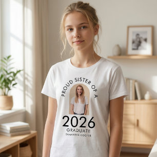 Modern Arch-foto Stolt syster till 2026 års examen T Shirt