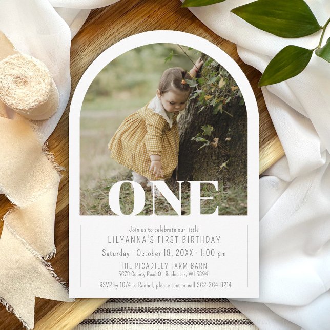 Modern Arch Photo ONE 1st Birthday Party Girl Boy Inbjudningar (Printable ONE arch photo minimalist modern girl or boy birthday party invitation for children & kids)