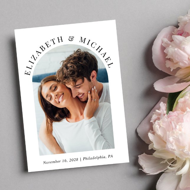 Modern Arch Photo QR-kod Bröllop Inbjudningar (Celebrate your love story with an invitation showcasing your favorite photo in an elegant arch frame)