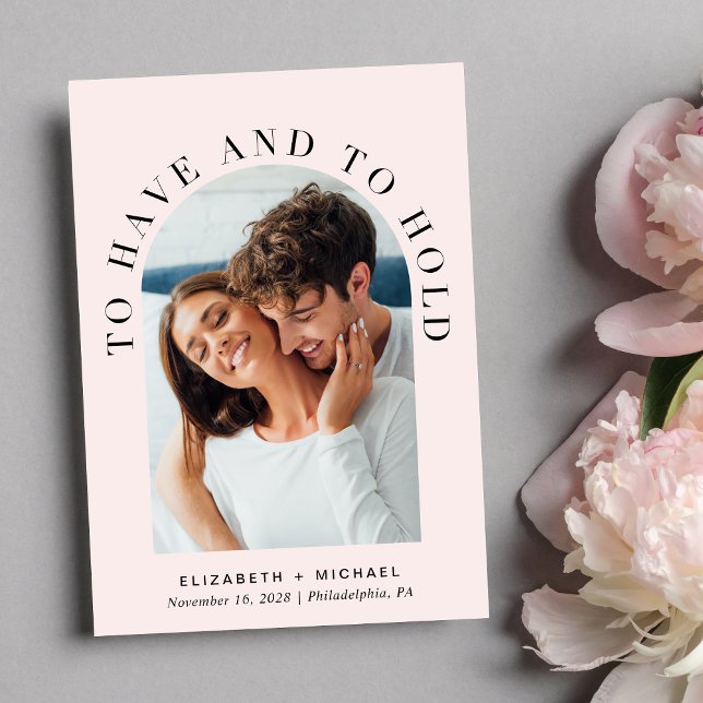 Modern Arch Photo Rosa Bröllop Inbjudningar (Celebrate your love story with an invitation showcasing your favorite photo in an elegant arch frame)