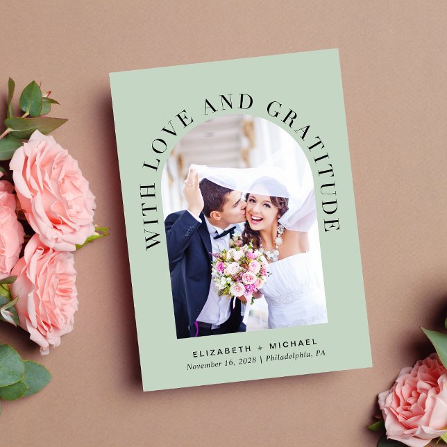 Modern Arch Photo Sage Bröllop Tack Kort (Celebrate your love story with a thank you card showcasing your photo in an elegant arch frame)
