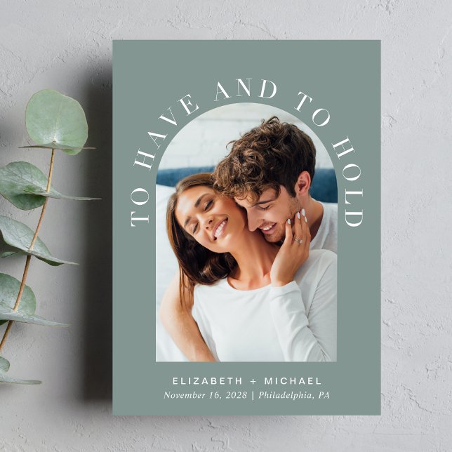 Modern Arch Photo Sage Grönt Bröllop Inbjudningar (Celebrate your love story with an invitation showcasing your favorite photo in an elegant arch frame)