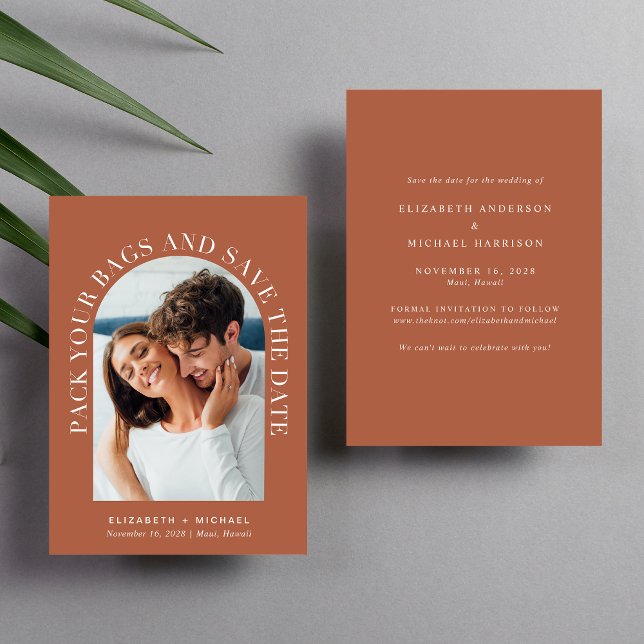 Modern Arch Photo Terracotta Destination Wedding Spara Datumet (Celebrate your love story with a save the date showcasing your photo in an elegant arch frame)