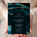 Modern Arch Teal Guld Agate Bröllop Inbjudningar<br><div class="desc">Den här moderna designen har en mörk tealform på en bakgrund av tealvattenfärgad agat som trimmas med guld faux glitter. Ord "bröllop" visas i ett vitt skript i elegant. Anpassa inbjudan med namn till bruden och brudgummen i en kombination av serif- och sans serif-typografi och bröllop-detaljer i kursiv stil.</div>