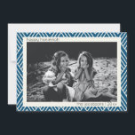 Modern Art Deco Mönster i Blue Hanukkah Photo Julkort<br><div class="desc">Trendig,  modern och enkel konst deco linjer mönster i blått och vitt för Hanukkah,  personlig med ditt namn och din bild.</div>