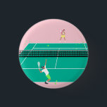 Modern Art Tennis Match Player Rosa Grönt Knapp<br><div class="desc">Modern tennis-match illustrerar två tennis-spelare på en pastel-tennis-rosa- och grönt-tennis-domstol. Den klassiska tennisillustrationsdesignen på sommartid i abstrakt. Moderna tennisgåvor till trendiget åt honom och henne. Personlig Gift för tennisspelare. Trendigets tennistemapelare,  hemdekanter. Trendig moderna tennis temade spelarpresenter. Modern gåva till din coola- eller skoltennislag!</div>