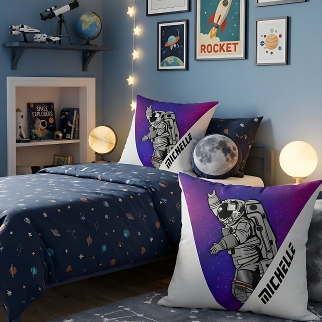 Modern Astronaut Lila Galax Rymden Anpassat Namn Kudde (Skapare uppladdad)