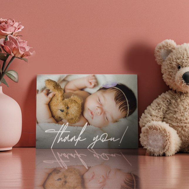 Modern Baby-fotohanteringsskript för Vågrät Tack Kort (Baby girl baby shower thank you photo card.)