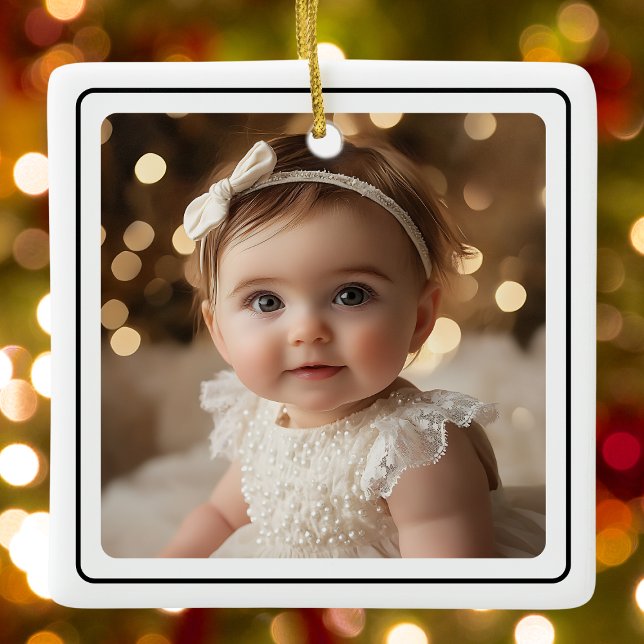Modern Baby-fotojul, svart och vitt skript Julgransprydnad Keramik (Modern Baby Photo Christmas Black and White Script Ceramic Ornament)