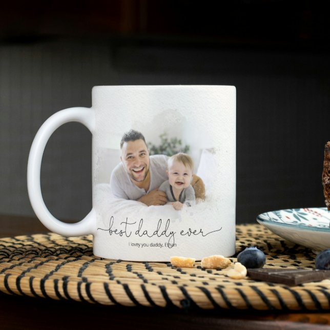Modern bästa pappa någonsin skript citat Namn år Kaffemugg (Easily personalize this 2 photo Best Daddy Ever design with your message & images for a unique gift)