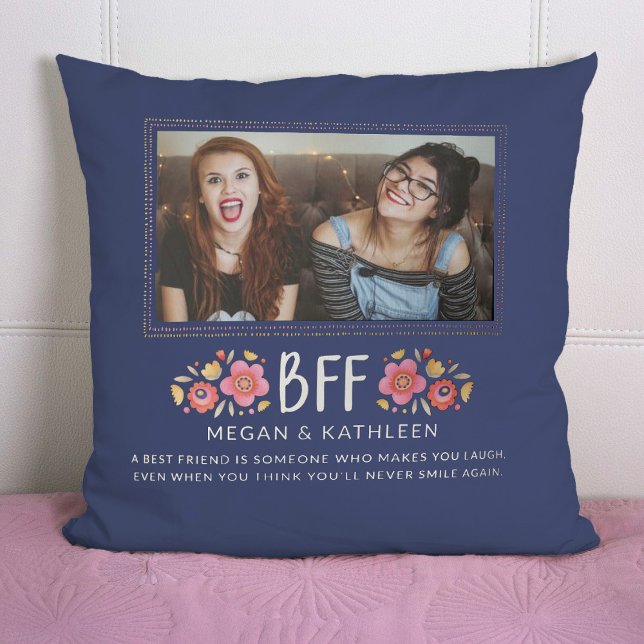 Modern bästa vänner, BFF-foto Kudde (A cute best friends photo pillow. personalize it with your names and a short message.)