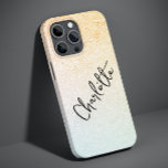 Modern Beach Glitter Girly Chic Personlig Namn<br><div class="desc">Modern Beach Glitter Girly Chic Personlig Namn iPhone 14 Pro Max Smart Phone-väskor har en gult och mjuk blå glitter-bakgrund med personlig namn i elegantens skrivna calligraphy-skripttypografi. Perfekt som julklapp,  födelsedag,  Mors dag,  bästa vänner,  syster med mera. Designad av ©Evco Studio www.zazzle.com/store/evcostudio</div>