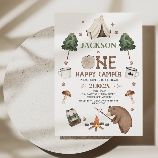 Modern Bear Tält One Lycklig Camper Birthday Inbjudningar (Boys Happy Camper Birthday Invitation Brown Bear tent Camp Fire Camping Themed 1st Birthday Template)