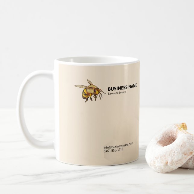 Modern Bee and Honeycomb Watermark Kaffemugg (Med munk)