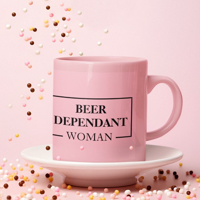Modern Beer Dependant Woman Rosa Funny Quote Mugg (Skapare uppladdad)