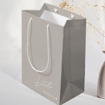 Modern Beige Bridesmaid Frieri Gift Bag<br><div class="desc">Anpassningsbar-designad briljant-presentväska med modern minimalistisk beige och vit design.</div>