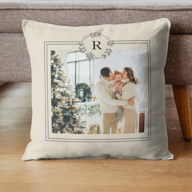 Modern Beige | Familjefoto | Pillo för inledande p Kudde (Skapare uppladdad)