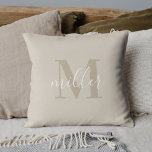 Modern Beige Family Namn Monogram Kudde<br><div class="desc">Anpassningsbar-designade dekorativ kudde med personlig-familjens namn monogramdesign.</div>