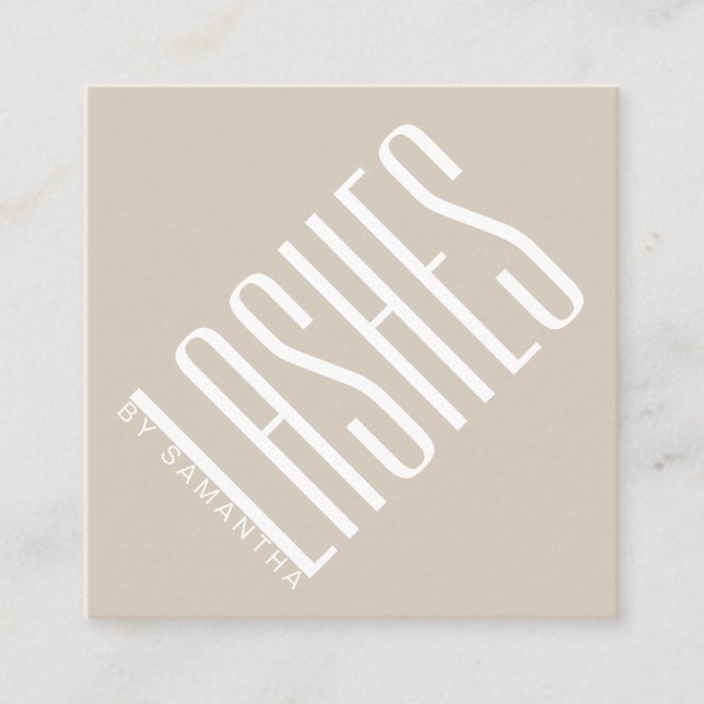 Modern beige lash-tunn typografi fyrkantigt visitkort (Framsida)