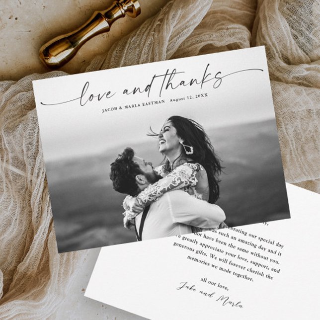 Modern bild Photo Bröllop Kärlek och tack (Love and thanks script photo wedding thank you card with simple handwritten typographic overlay.)
