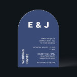 Modern Blåbröllop i marinen Inbjudningar<br><div class="desc">På framsidan av det här trendiget finns det ett modernt bröllopskort med vita bokstäver på en marin blå bakgrund. Kortets baksida har ren marin blå färg. Ett fint bröllopsinbjudningskort som är enkelt att anpassa onlinen innan du beställer.</div>