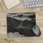 Modern Black Agate Guld Glitter-skript Monogram Musmatta<br><div class="desc">Modern,  elegant musmatta med svart agat och marmor och faux guld glitter accentuerar personlig med chic handskrivet manus monogram initialer och namn. Kontakta designern via Zazzle-Chatta eller makeitaboutyoustore@gmail.com om du vill att designen ska ändras,  på en annan produkt eller om du vill samordna produkter.</div>
