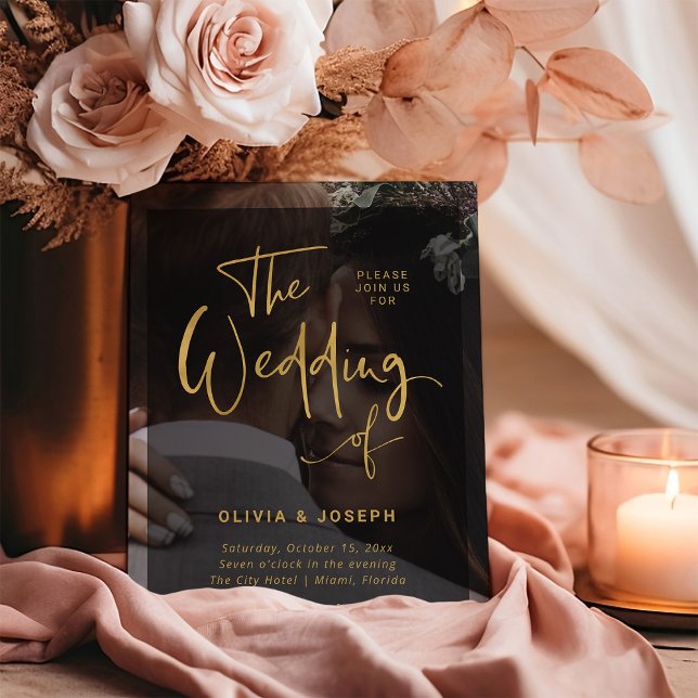 Modern Black and Faux Guld Overlay | Foto Bröllop Inbjudningar (An elegant photo wedding invitation with a faux gold and black overlay)