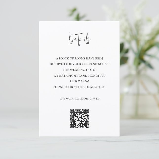 Modern Black and White QR Code Chic Wedding Tilläggskort (Stående Fram)