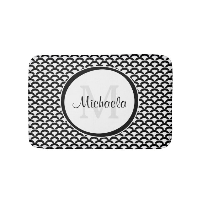 Modern Black and White Scallops Monogram och Namn Badrumsmatta (Framsidan)