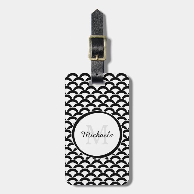 Modern Black and White Scallops Monogram och Namn Bagagebricka (Vertikal Framsida)