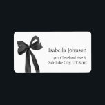 Modern Black Bow Coquette-Returetiketter Adressetikett<br><div class="desc">Lägg till en chic och snyggt i e-postmeddelandet med dessa elegant svarta returetiketter 🖤 🎀. Perfekt för bröllop, möhippor eller daglig korrespondens har dessa märken en minimalistisk men sofistikerad coquette-utformning 💍 💌. Anpassa med ditt namn och adress för en polerad, klassande avslutande beröring som får alla brev att känna extra...</div>