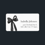 Modern Black Bow Coquette-Returetiketter Adressetikett<br><div class="desc">Lägg till en chic och snyggt i e-postmeddelandet med dessa elegant svarta returetiketter 🖤 🎀. Perfekt för bröllop, möhippor eller daglig korrespondens har dessa märken en minimalistisk men sofistikerad coquette-utformning 💍 💌. Anpassa med ditt namn och adress för en polerad, klassande avslutande beröring som får alla brev att känna extra...</div>