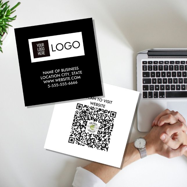 Modern Black Custom Logo & QR Code Square Business Fyrkantigt Visitkort (Skapare uppladdad)