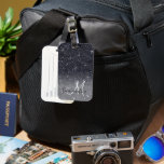 Modern Black Glitter Sparkles Personlig Namn Bagagebricka<br><div class="desc">Vi presenterar vår fantastiska Modern Black Glitter Sparkles Personlig Namn, som bara finns på Zazzle! Med den här anpassningsbarna får du lite elegans och gnistra i ditt dagliga liv. Vår moderna Black Glitter Sparkles Personlig Namn-produkt har en elegant svart bakgrund som är försedd med munkavle i glitterkloster. Kombinationen svart och...</div>