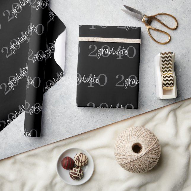 Modern Black Graduation Year Custom Gift Presentpapper (Hantverk)