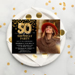 Modern Black & Guld 50:e överraskningsfoto Inbjudningar<br><div class="desc">Modern svart och guld överraskar födelsedagsfest inbjudan för någon som blir 50! Med en svart bakgrund,  ett foto av födelsedagskalender,  faux guld glitter konetti,  guld 50-årsballonger och en elegant födelsedagsmall som är lätt att anpassa.</div>