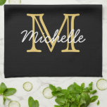 Modern Black Guld Personlig Namn Monogrammed Kökshandduk<br><div class="desc">Modern,  minimalistisk svart och guld anpassningsbar personlig namn och monogrammad kökshandduk. Den har ett inledande monogram med stil-teckensnitt och en söt handskriven namn-textmall i gult guld,  vit färg på svart bakgrund. Underbar feminin,  giftig personlig. Kontakta mig om du behöver hjälp eller matchande artiklar.</div>