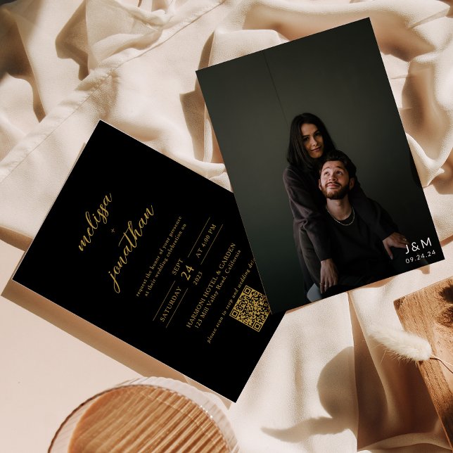 Modern Black & Guld Photo Monogram QR-kod Bröllop Inbjudningar (Skapare uppladdad)